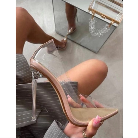 Clear Cinderella Style Pointy Pumps - Picture 5 of 13